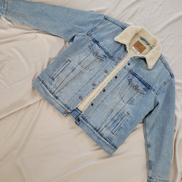 Levi's Woman's Lined Jean Jacket - Picture 1 of 2